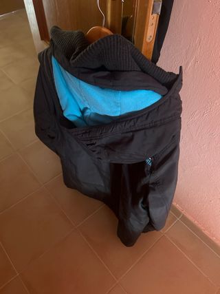 Chaqueta Hollister Impermeable gris de la talla L