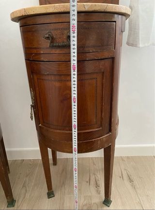 Mesitas Luis XV madera y mármol (2 unidades)