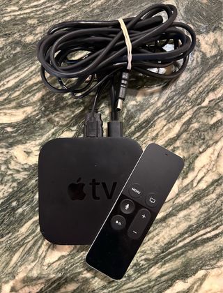 iMac 21.5 2017 Intel i5 8GB RAM SSD + Apple TV