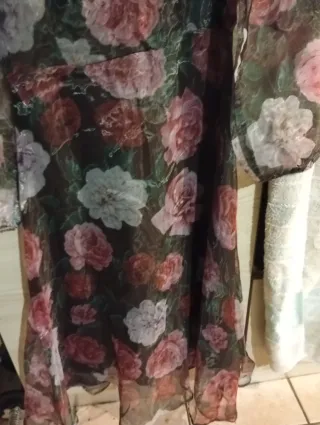 Abito floreale nero e rosa