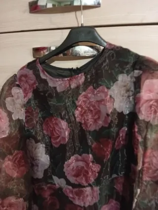 Abito floreale nero e rosa