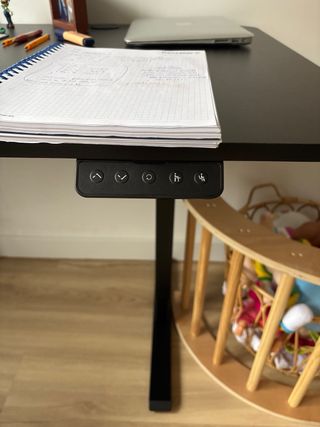 Mesa de escritorio regulable