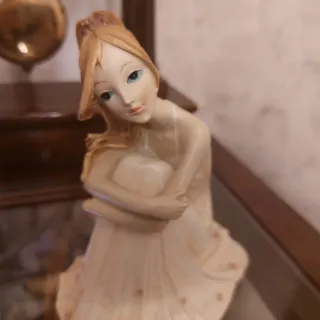 Figura de porcelana mujer bailarina