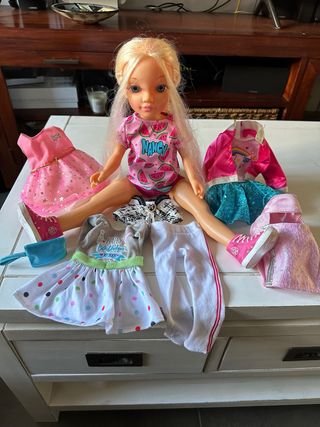 Muñeca Nancy con Ropa y Accesorios
