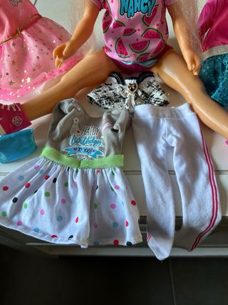 Muñeca Nancy con Ropa y Accesorios