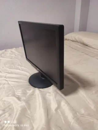 Monitor LG Negro con Cable VGA