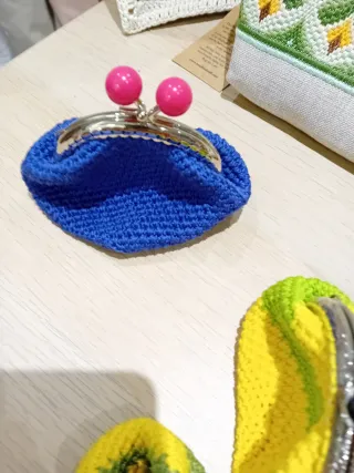 Portamonete uncinetto con chiusura a sfera