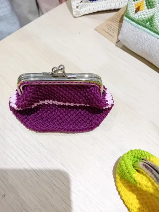 Portamonete uncinetto con chiusura a sfera