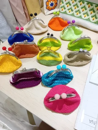 Portamonete uncinetto con chiusura a sfera