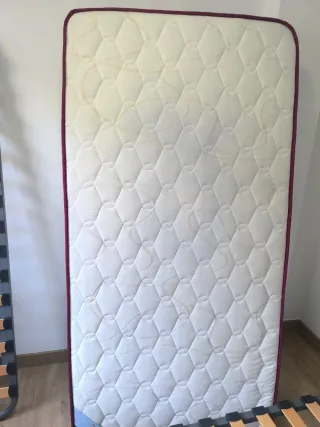 Cabezal dormitorio gris + 2 colchones 90x1.90