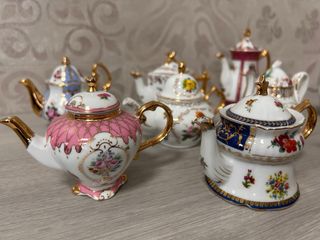 Set di teiere in miniatura da collezione