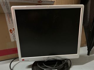 Monitor Suyama 17' Blanco y Negro