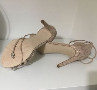 Sandalias Guess Beige con Brillantes