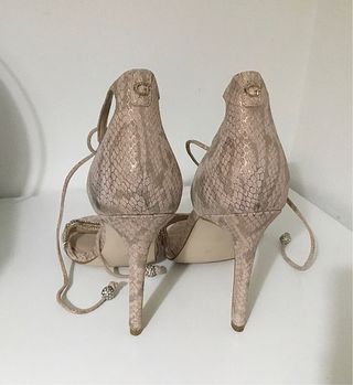 Sandalias Guess Beige con Brillantes