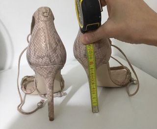 Sandalias Guess Beige con Brillantes