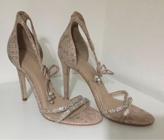 Sandalias Guess Beige con Brillantes