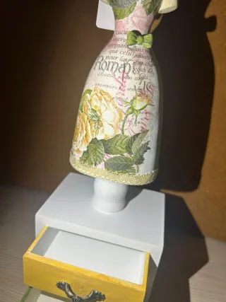 Joyero Maniquí con Cajones