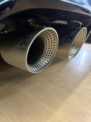 Volkswagen Golf R “Akrapovic”