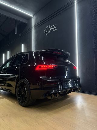 Volkswagen Golf R “Akrapovic”