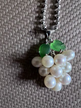 Collana con grappolo d'uva