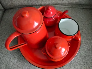 Juego de té esmaltado rojo