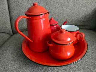 Juego de té esmaltado rojo