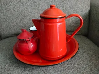 Juego de té esmaltado rojo