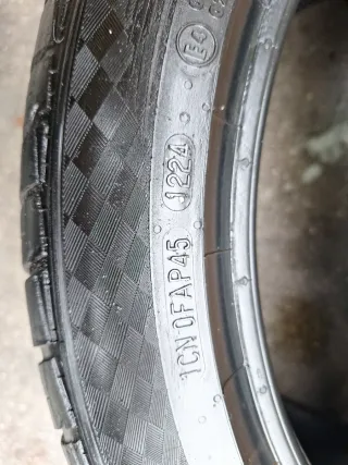 Neumático 225/45/17 94Y