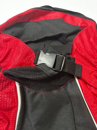 Mochila Negra y Roja