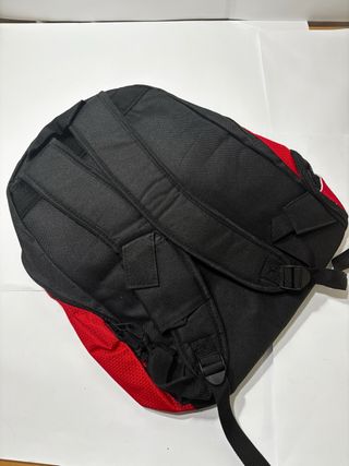 Mochila Negra y Roja