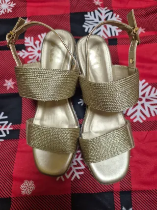 Sandalias Xti Doradas Cuña
