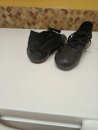 Botas de fútbol negras