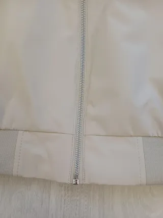 Chaqueta bomber beige