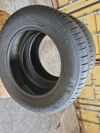 2 Neumáticos en perfecto estado^