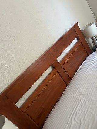 Cómoda de madera con 4 cajones,  espejo y cabecero