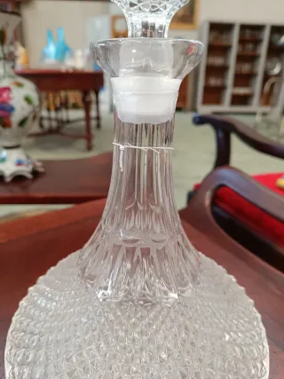 Licorera de cristal tallado