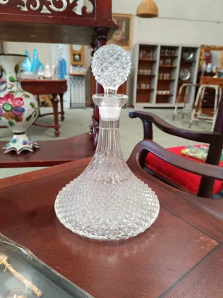 Licorera de cristal tallado