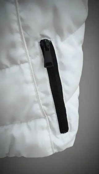 Chaleco acolchado blanco sin mangas