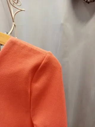 Vestido elástico con espalda al aire y lazo