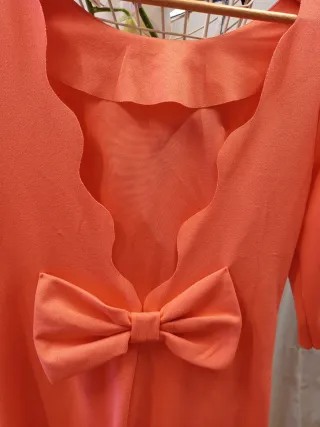 Vestido elástico con espalda al aire y lazo