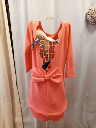 Vestido elástico con espalda al aire y lazo