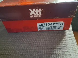 Botines fiesta negros con tachuelas doradas