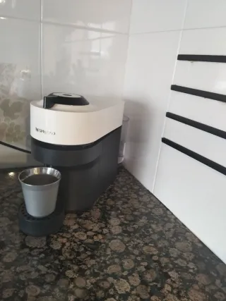 Rebaja Cafetera Nespresso Vertuo Pop