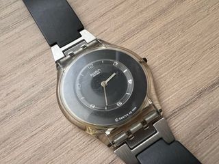 Reloj Swatch Negro y Plateado