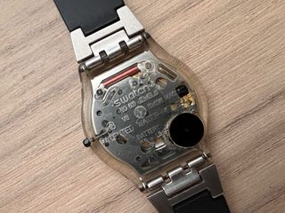 Reloj Swatch Negro y Plateado