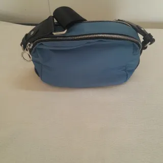 Borsa a tracolla Carpisa blu e nera