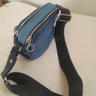 Borsa a tracolla Carpisa blu e nera