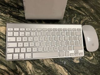 iMac 21,5 + Apple TV Siri Remote