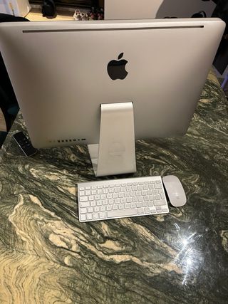 iMac 21,5 + Apple TV Siri Remote