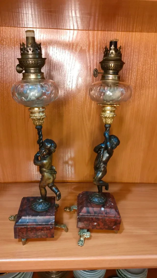 Lampade da tavolo in stile antico Quinqué Cherubino in metallo 640513971